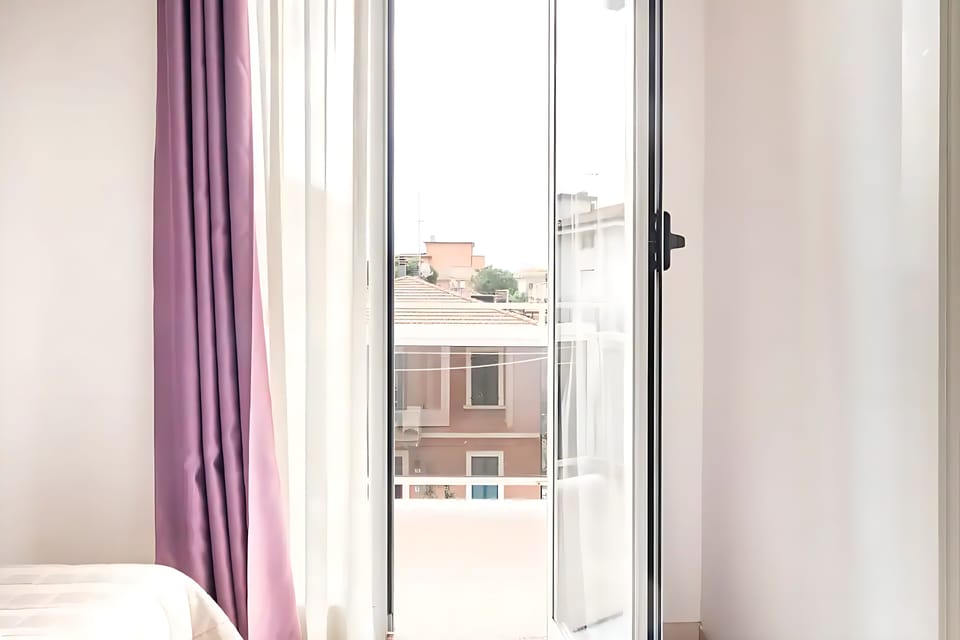 Premium bedding, down comforters, in-room safe, desk