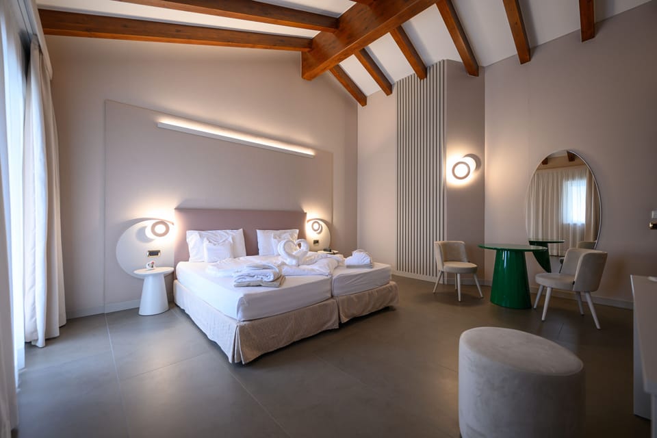 Junior Suite, Balcony | Frette Italian sheets, premium bedding, down comforters, minibar