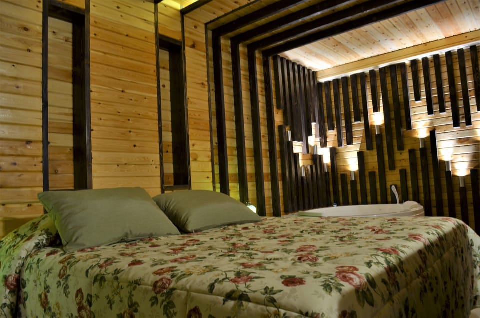 Royal Suite | In-room safe, blackout drapes, soundproofing, WiFi (free)