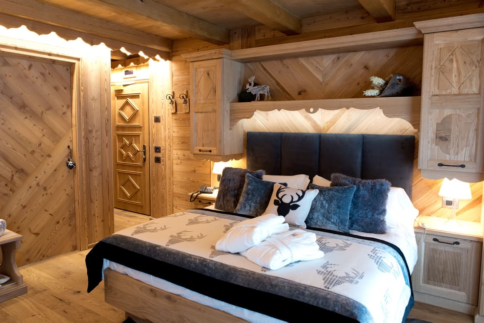 Minibar, in-room safe, desk, blackout drapes