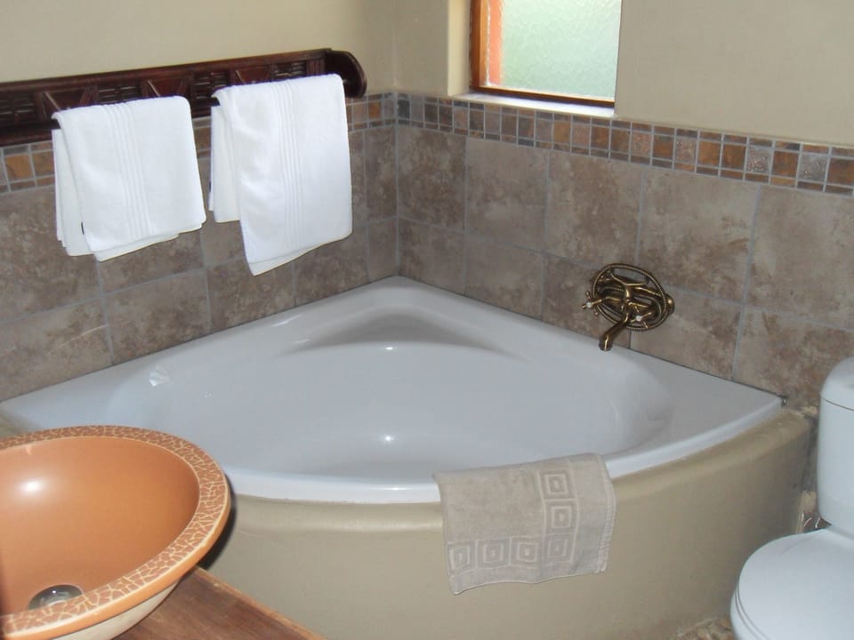 Luxury Chalet, Garden View | Bathroom | Free toiletries, hair dryer, towels