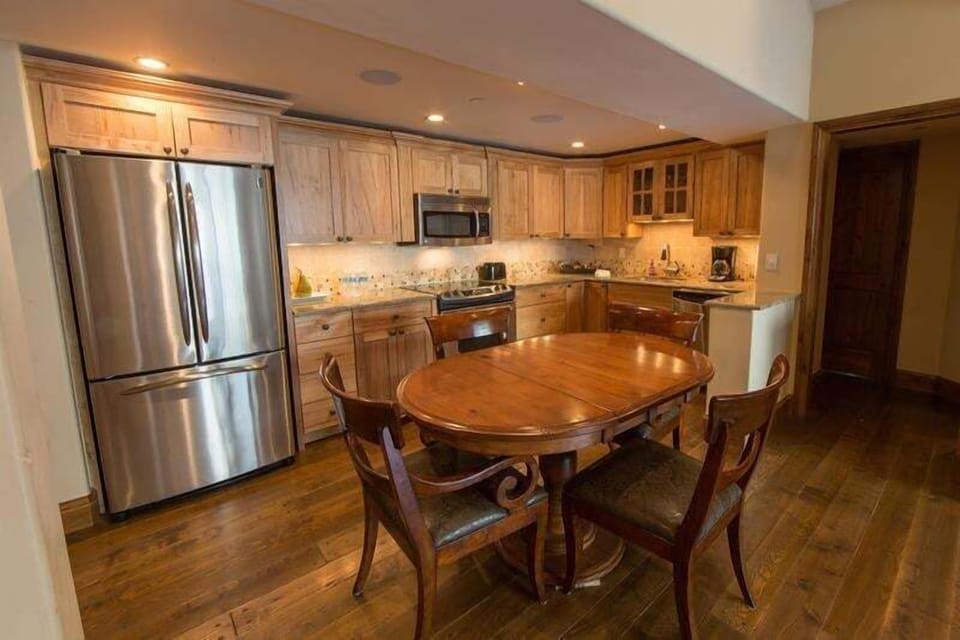 Condo, 2 Bedrooms | Private kitchen | Fridge, oven, coffee/tea maker, toaster