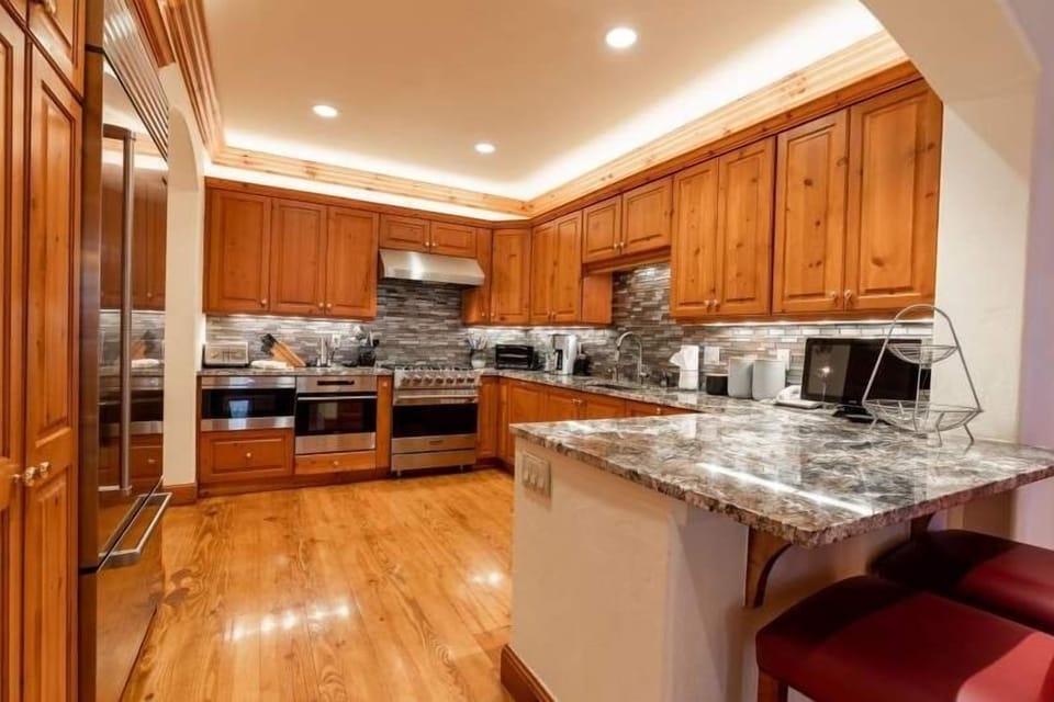 Townhome, 4 Bedrooms | Private kitchen | Fridge, oven, coffee/tea maker, toaster