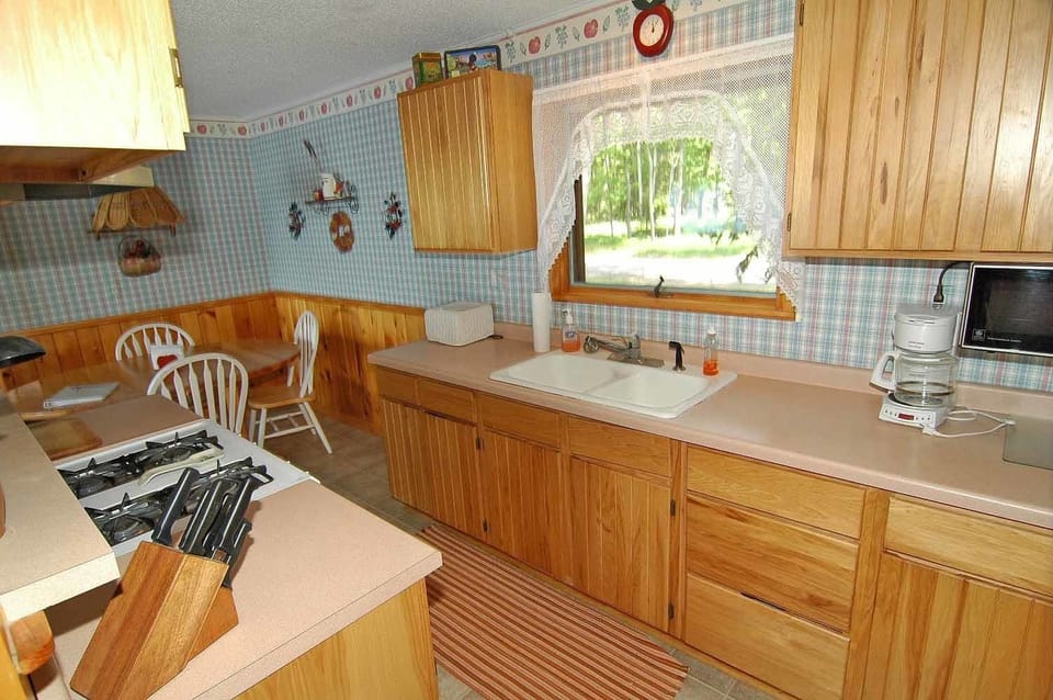 House, 3 Bedrooms | Private kitchen | Coffee/tea maker, fridge, oven, toaster
