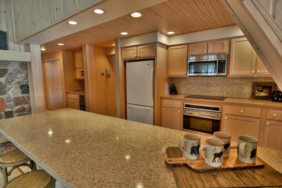 House, 4 Bedrooms | Private kitchen | Fridge, microwave, oven, dishwasher