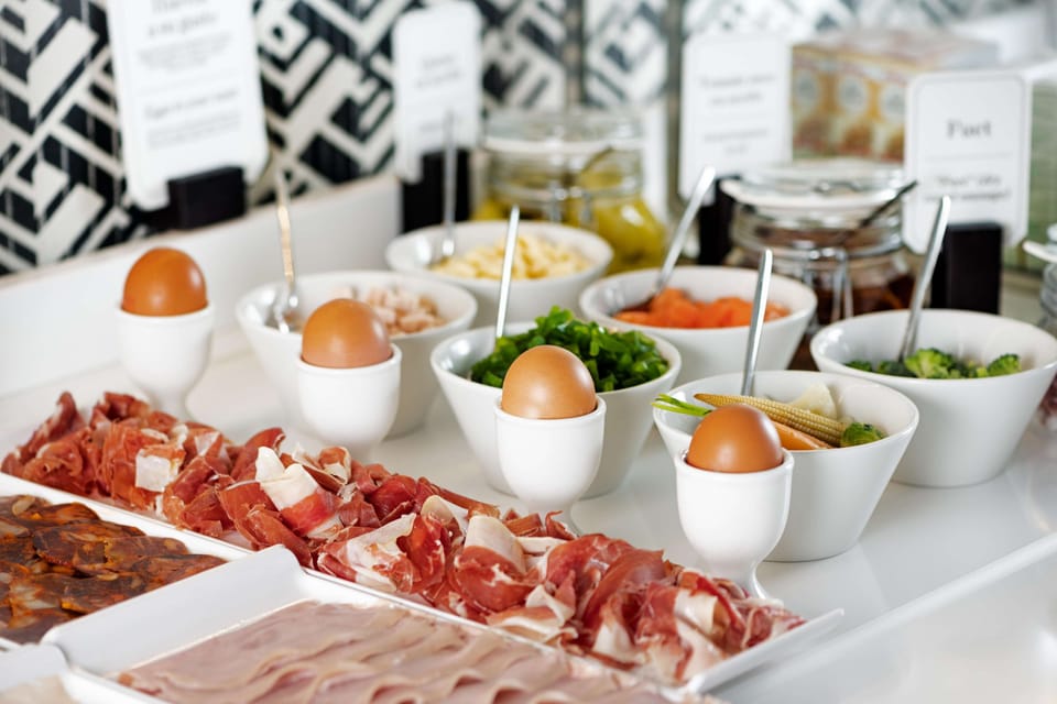 Buffet breakfast for a fee on weekdays