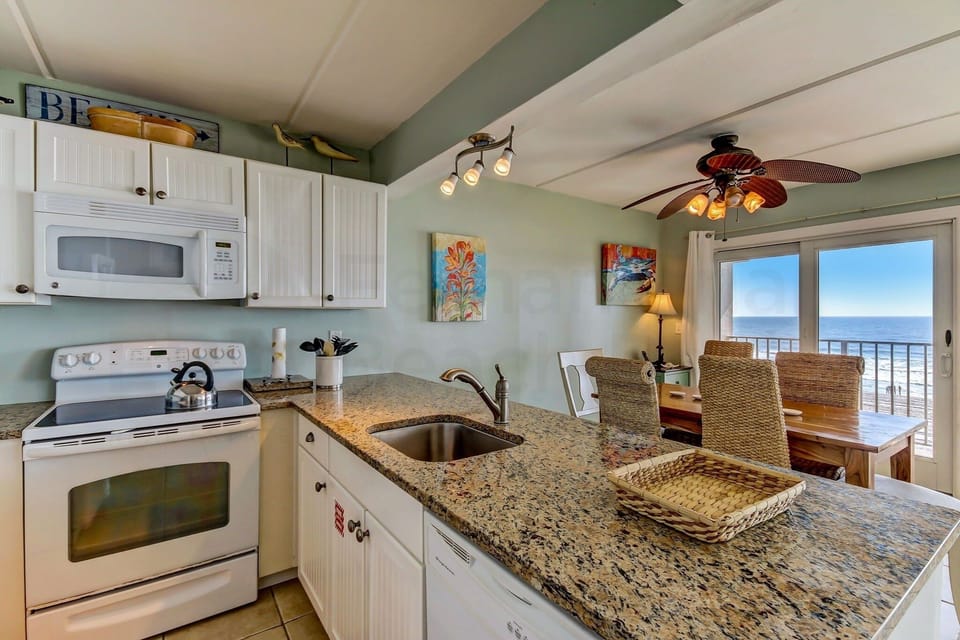 Condo, 2 Bedrooms | Private kitchen | Fridge, oven, coffee/tea maker