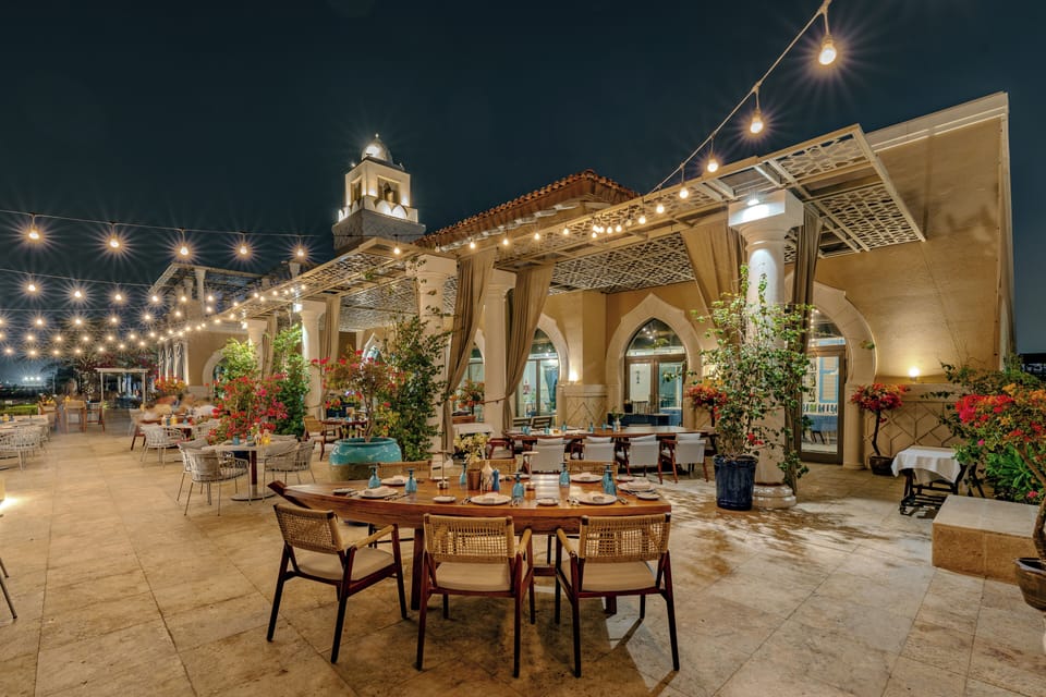 6 restaurants, breakfast, lunch, dinner served; international cuisine