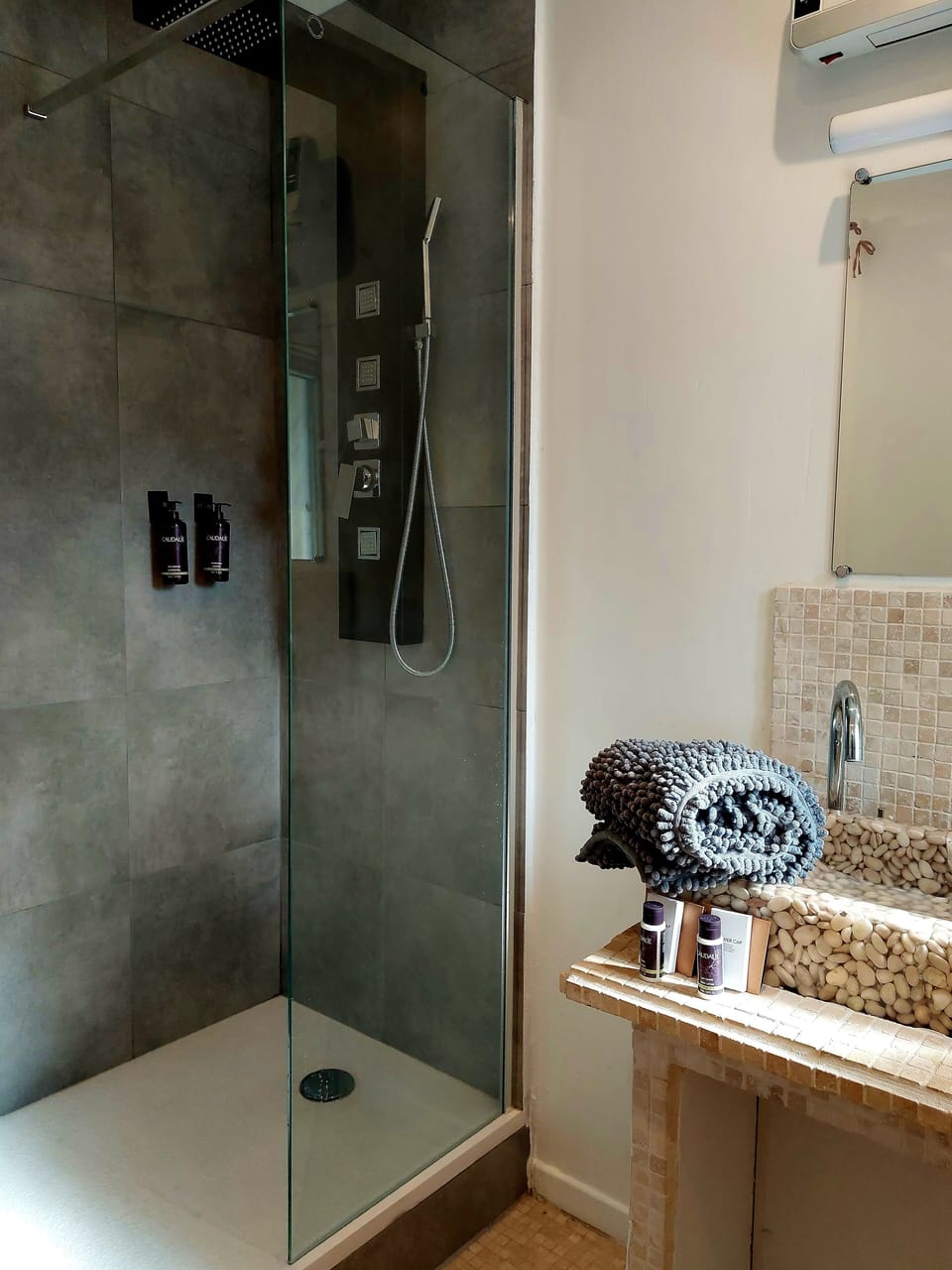 Double Room (Auguste) | Bathroom shower