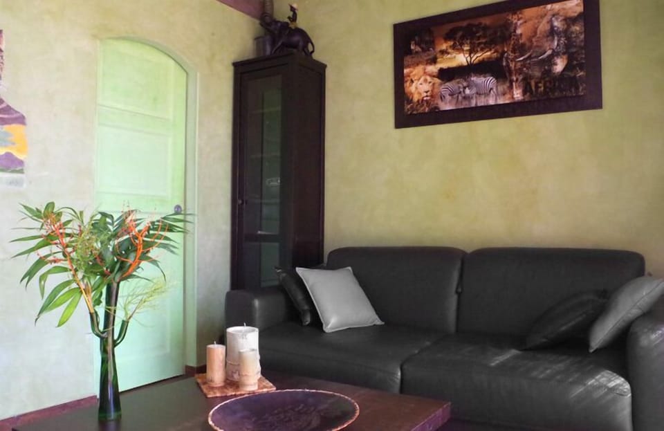 Cottage, 1 Double Bed with Sofa bed, Jetted Tub (Savana) | Living area | TV