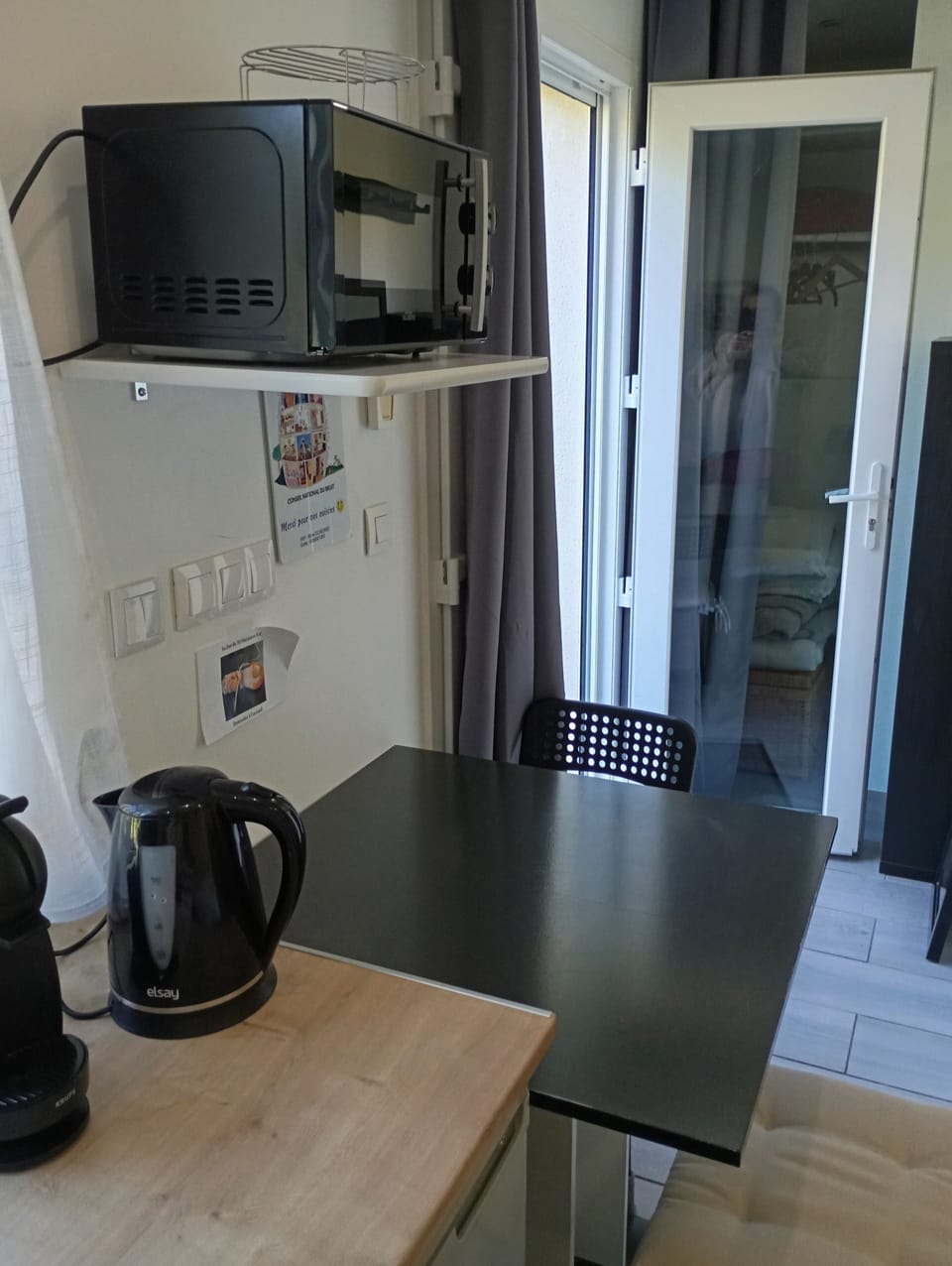 Comfort Studio | Individually decorated, individually furnished, laptop workspace