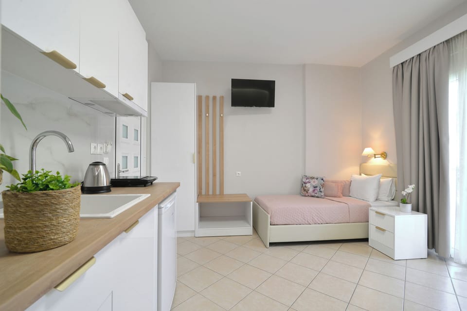 Triple Room, Balcony | Private kitchen | Fridge, stovetop, electric kettle, cookware/dishes/utensils