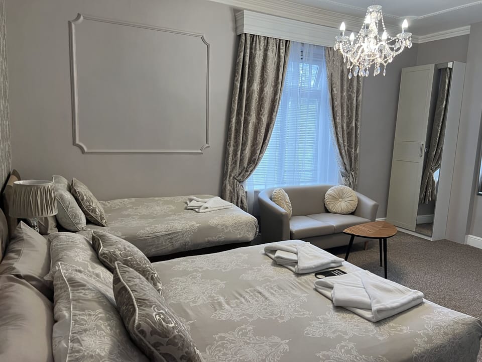 Standard Suite, Ensuite (3 People)