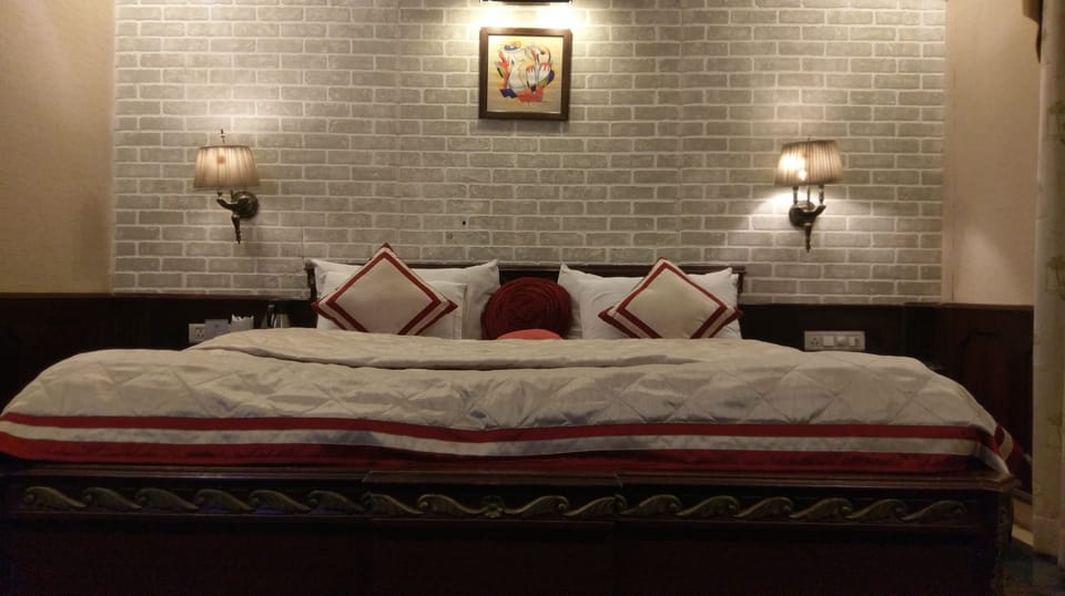 Deluxe Double Room | In-room safe, soundproofing, iron/ironing board, free WiFi