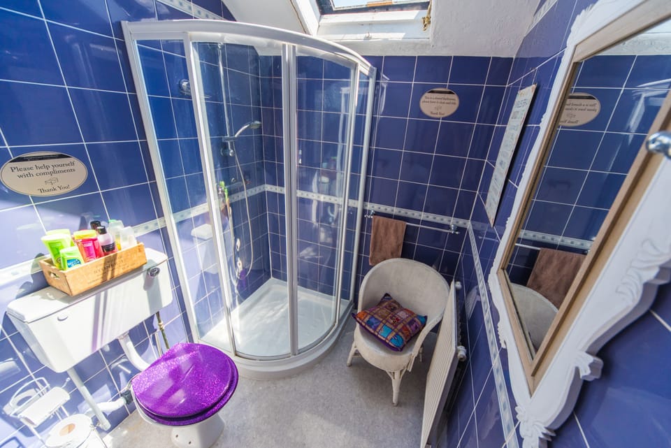 Shower, towels