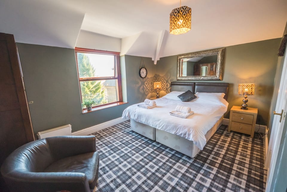 Double Room, Ensuite (7) | Iron/ironing board, free WiFi