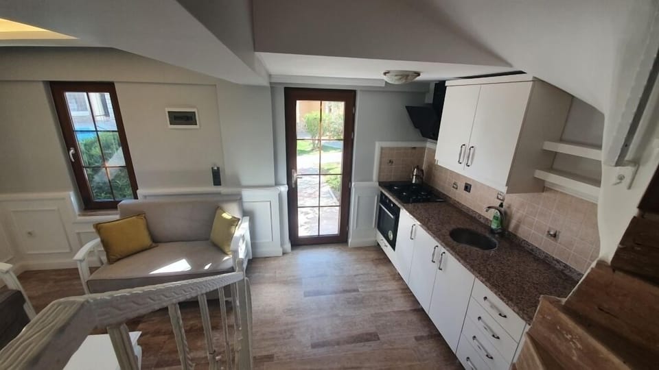 Family Duplex, 1 Bedroom | Private kitchen | Full-size fridge, microwave, oven, stovetop