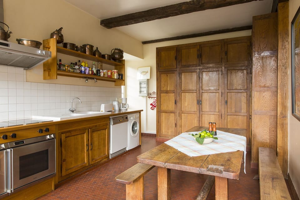 Castle | Private kitchen | Fridge, oven, stovetop, dishwasher