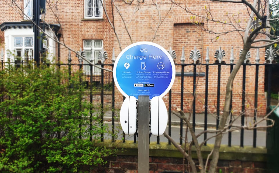 Electric vehicle charging station