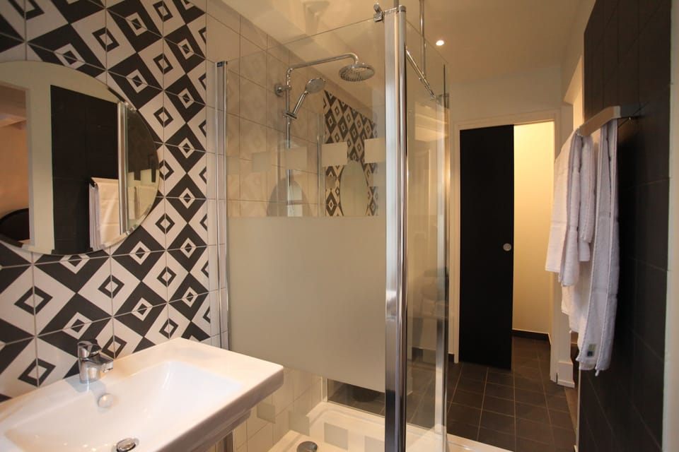 Double Room (Art Deco) | Bathroom | Hair dryer, bathrobes, towels