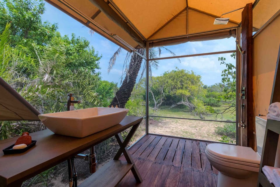 Luxury Tent  | Bathroom | Shower, rainfall showerhead, free toiletries, towels