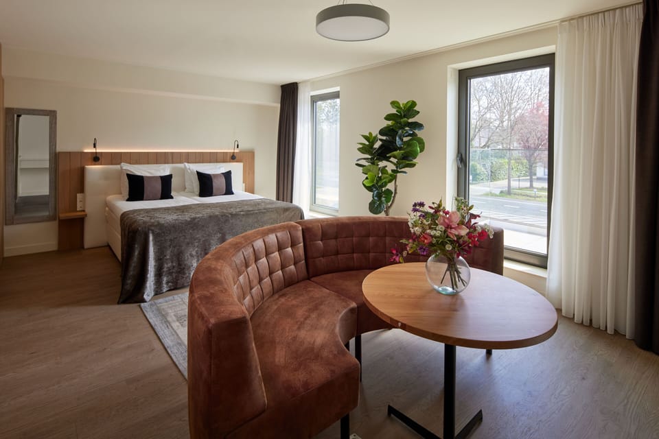 Executive Twin Room, Balcony | Premium bedding, free minibar, individually decorated, desk