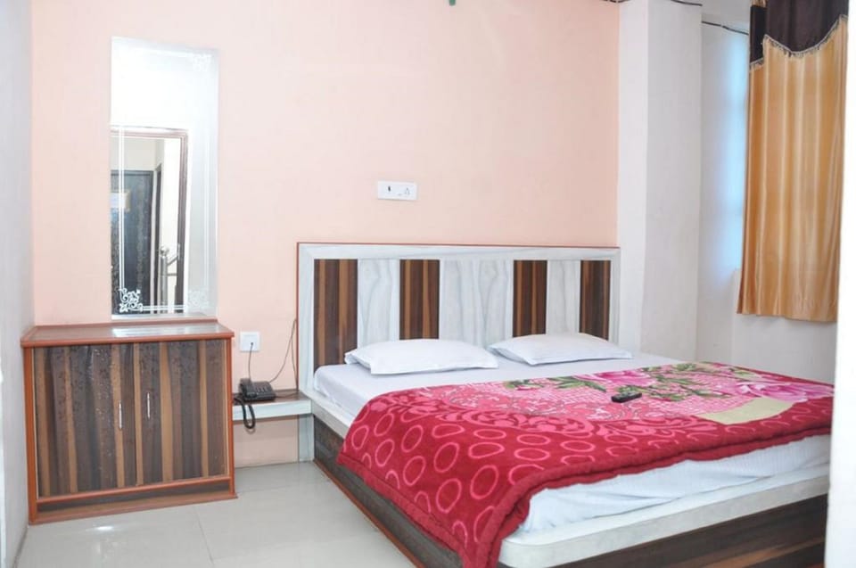 Double Room, 1 Double Bed, Non Smoking | Free wired internet