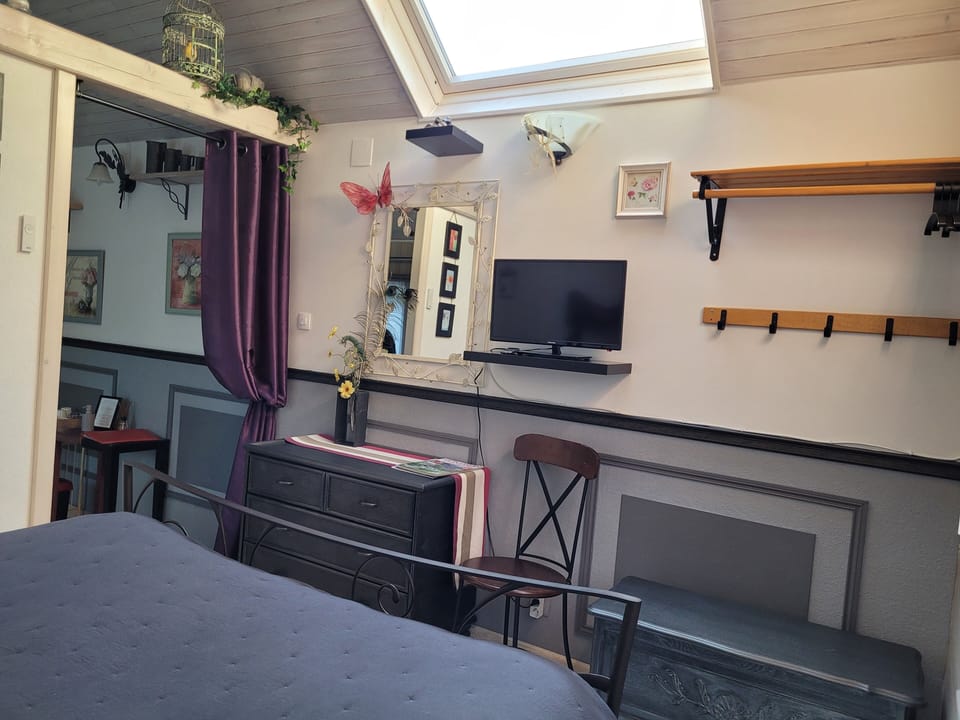 Deluxe Apartment | Premium bedding, blackout drapes, soundproofing, iron/ironing board