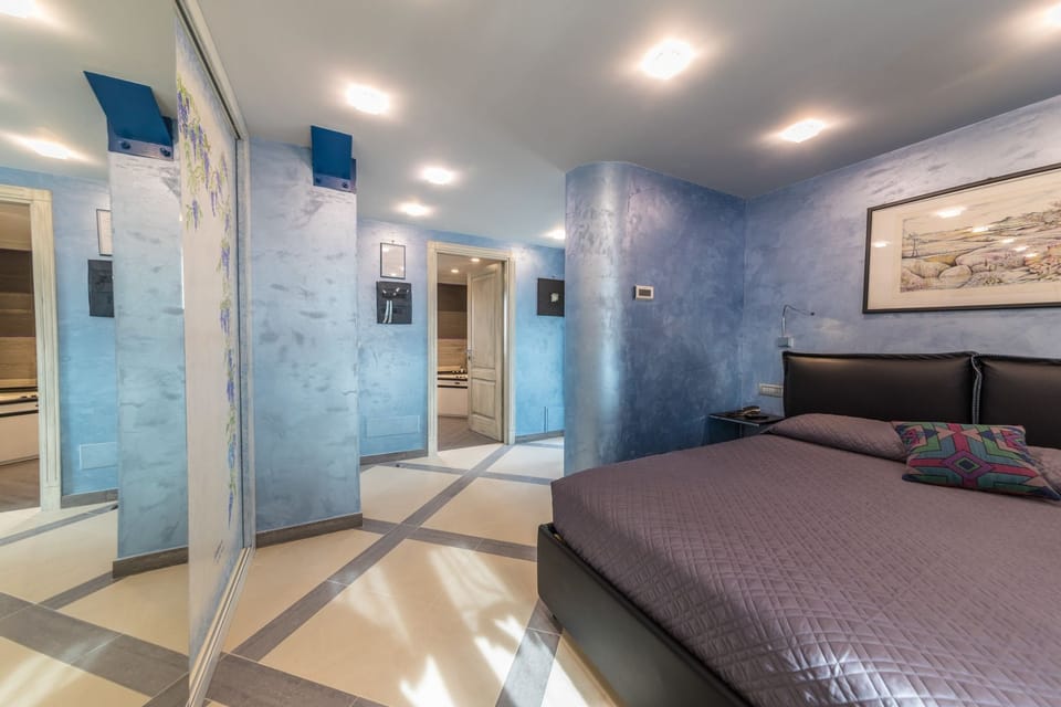 Deluxe Double Room, Hot Tub | Minibar, in-room safe, free cribs/infant beds, free WiFi
