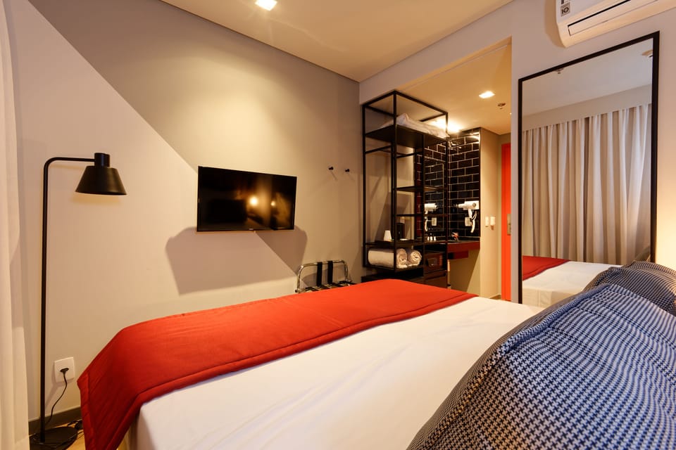 Standard Room, 1 Queen Bed | In-room safe, blackout drapes, soundproofing, bed sheets