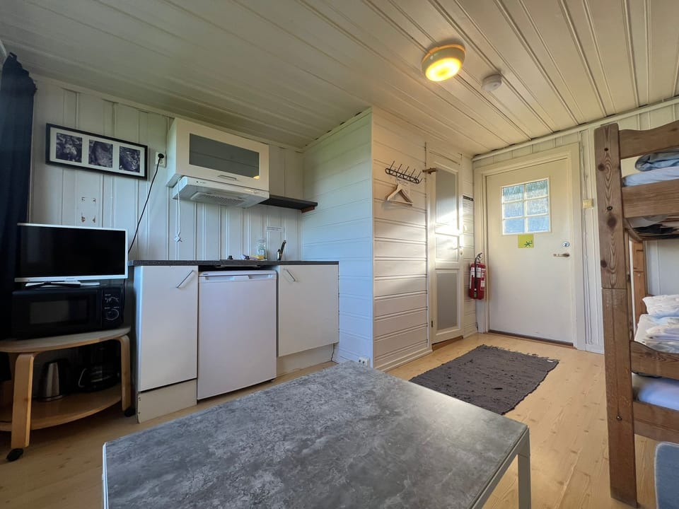 Basic Studio | Iron/ironing board, free WiFi, bed sheets, wheelchair access