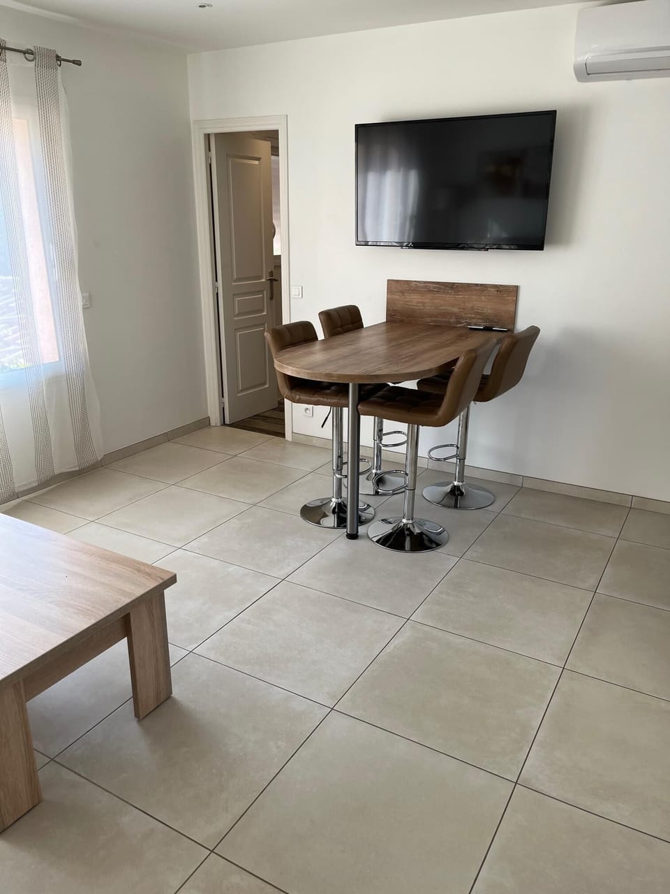 Superior Cottage, Private Bathroom, Pool View (Lesquirou) | Interior