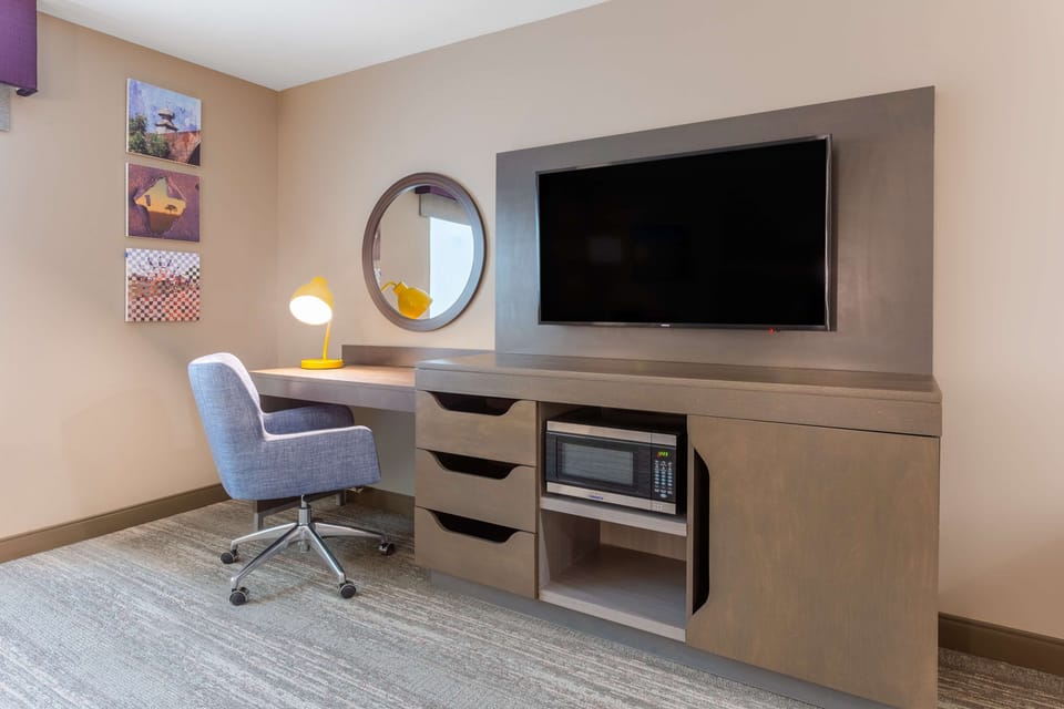 In-room safe, desk, free WiFi, bed sheets