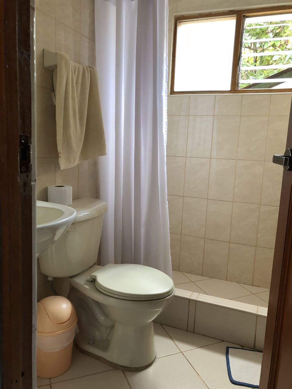 Triple Room, 3 Twin Beds | Bathroom | Shower, towels