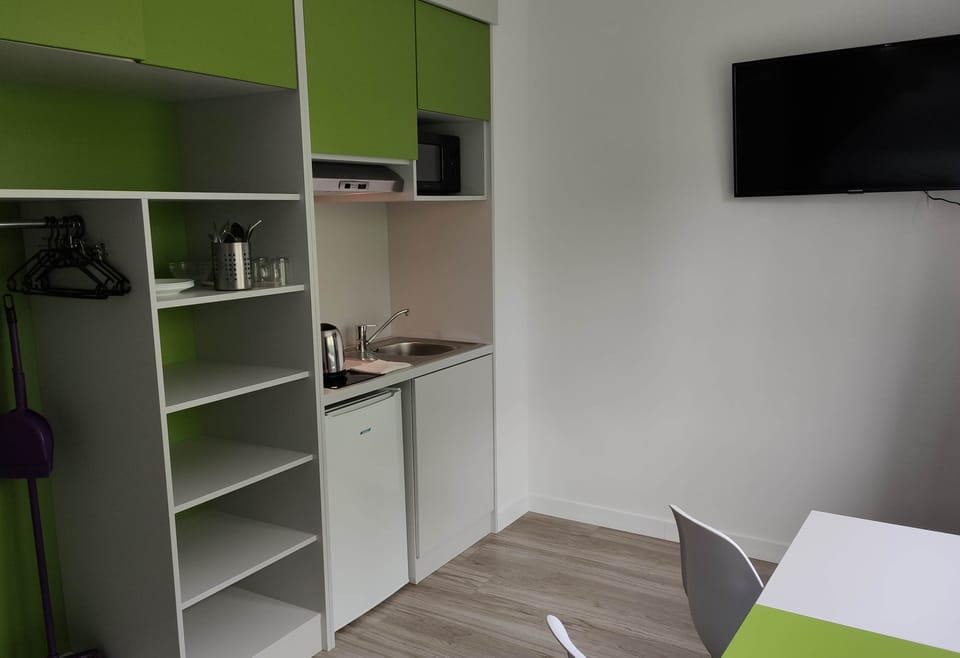 Fridge, microwave, stovetop, electric kettle