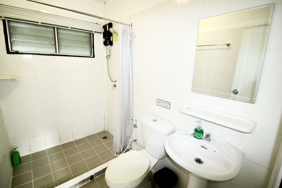 Family Room | Bathroom | Shower, free toiletries, slippers, towels