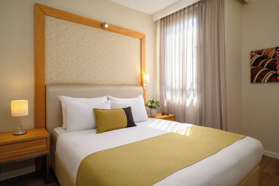 Junior Suite | In-room safe, individually decorated, individually furnished, desk
