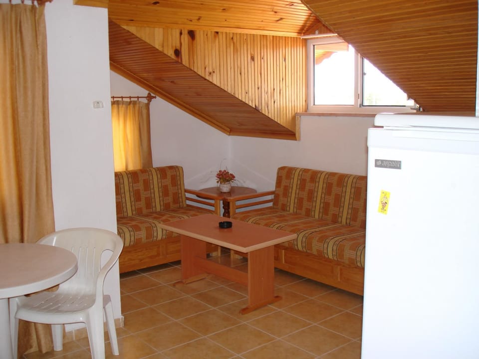 Family Apartment, 2 Bedrooms | Living room | TV