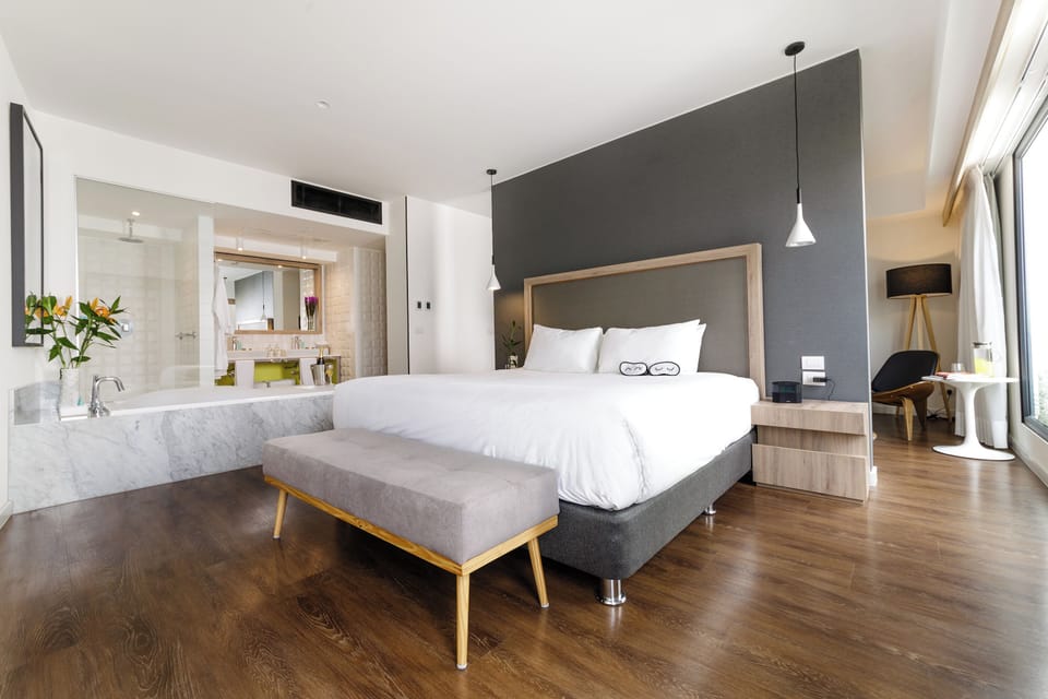 1 bedroom, Egyptian cotton sheets, premium bedding, down comforters
