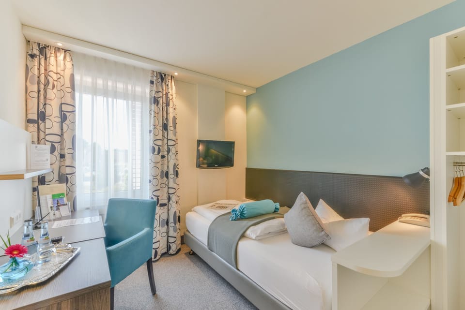 Basic Single Room | Desk, blackout drapes, free WiFi, bed sheets