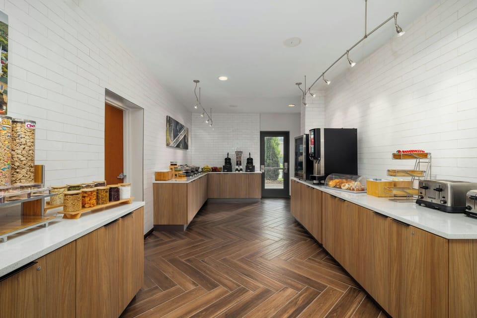 Free daily continental breakfast