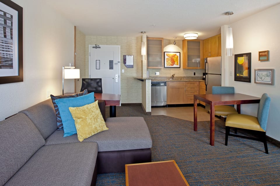 Premium bedding, down comforters, in-room safe, desk