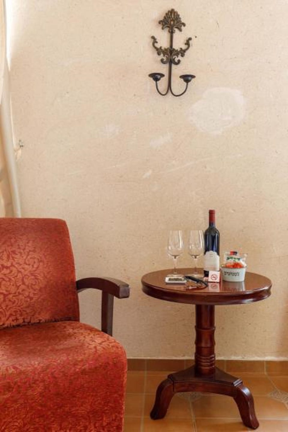 Suite, 1 Queen Bed, Non Smoking | Living area | Flat-screen TV
