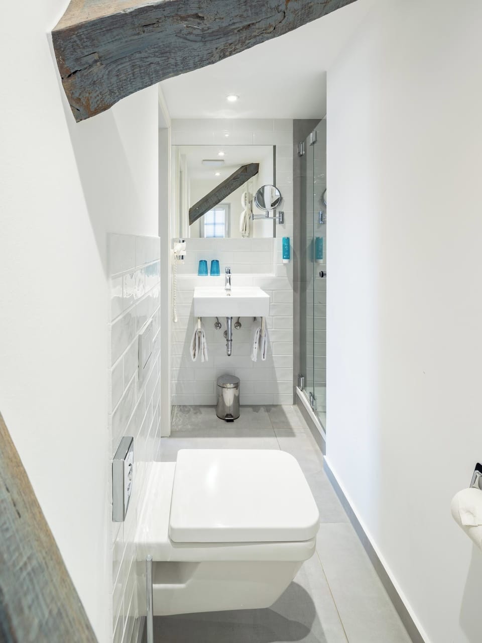 Cosy Single | Bathroom | Shower, hair dryer, towels