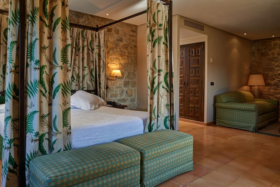 Junior Suite, 1 Queen Bed | Minibar, in-room safe, desk, free WiFi