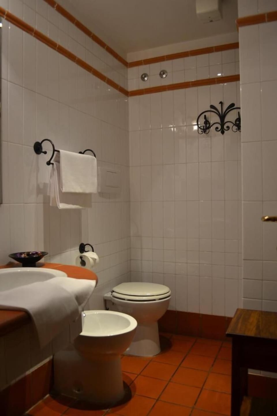 Double Room | Bathroom | Shower, hair dryer, bidet, towels