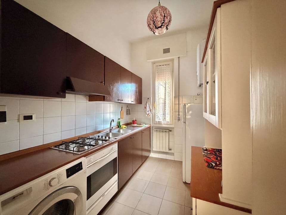 Classic Apartment, 2 Bedrooms, Kitchen | Private kitchen | Shared fridge, paper towels
