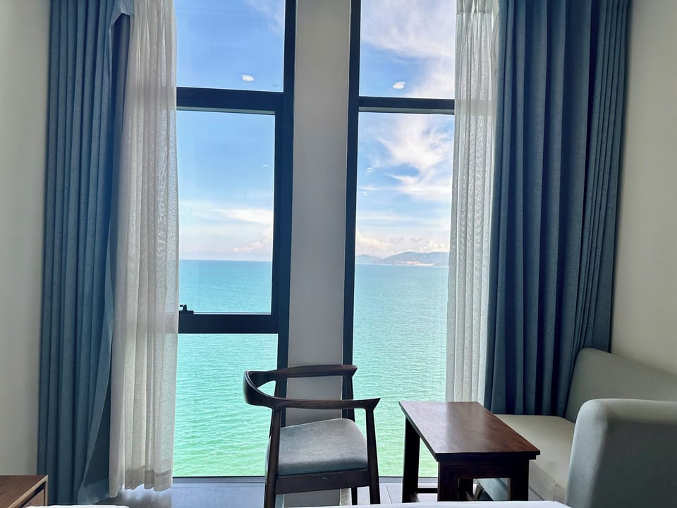 Deluxe Room, Ocean View | Premium bedding, minibar, in-room safe, desk