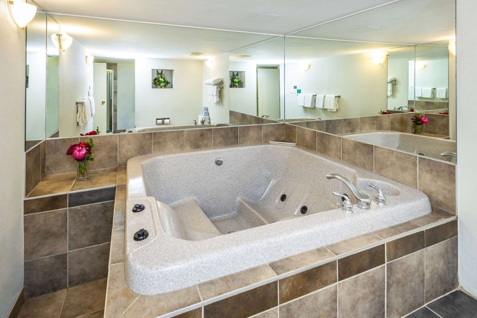 Suite, 1 Bedroom, Non Smoking, Hot Tub | Desk, blackout drapes, iron/ironing board, free cribs/infant beds