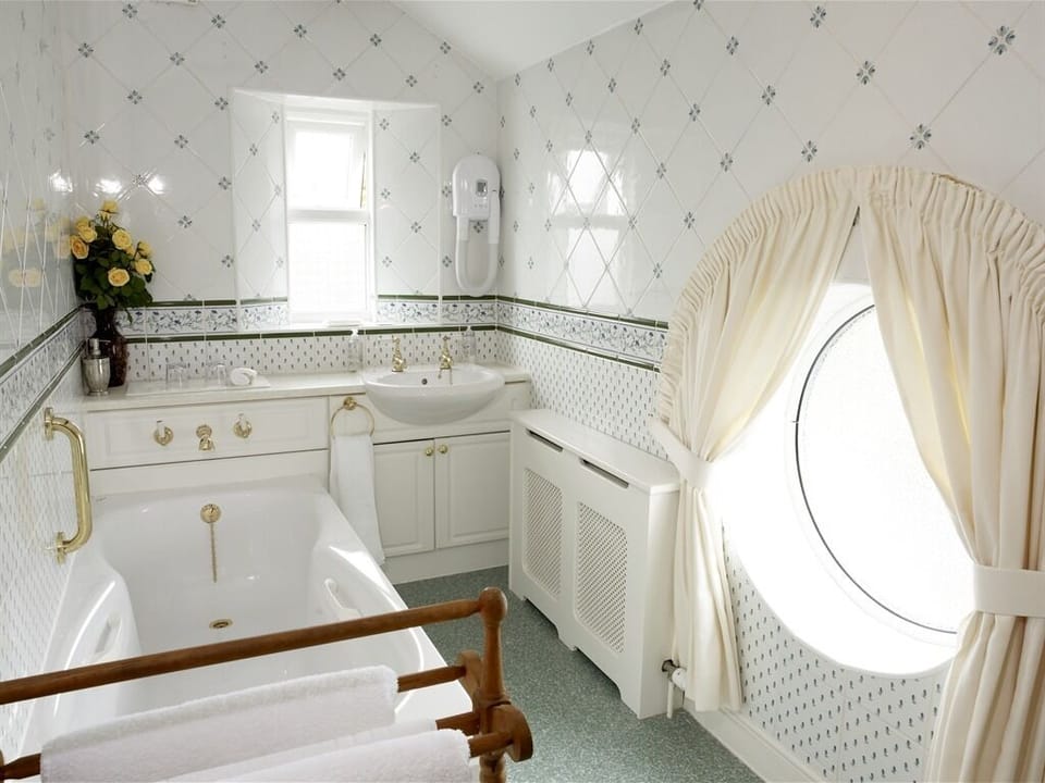 Luxury Double Room, Ensuite (English Country ) | Bathroom